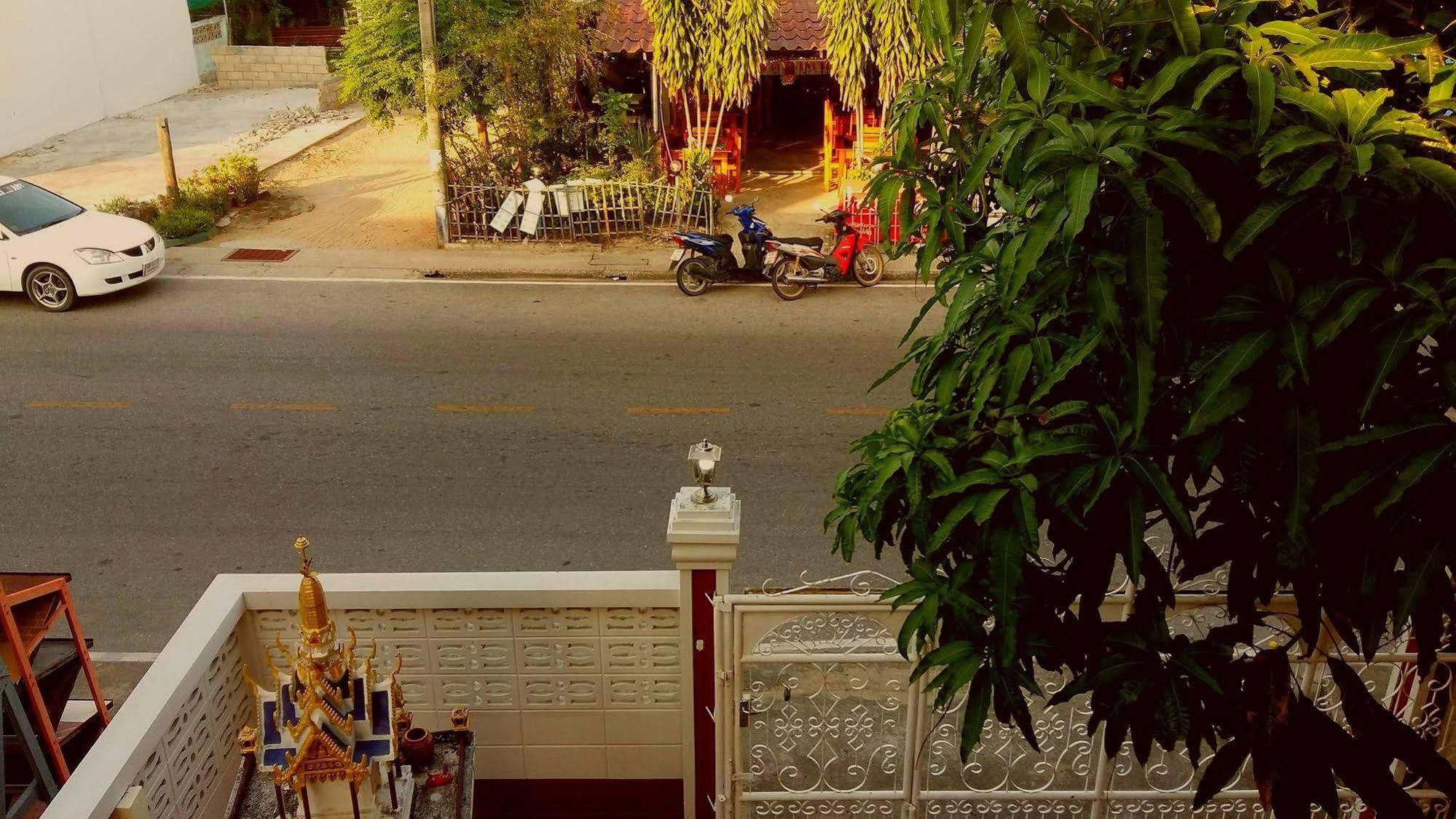 Emmanuel Guesthouse Prachuap Khiri Khan Exterior photo